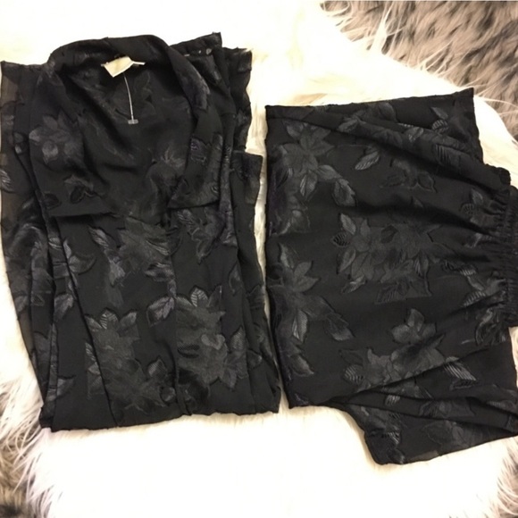 Victoria, secret vintage, beautiful, white lace like pattern slight larger - Picture 8 of 8